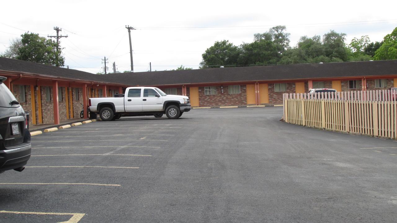 Sportsman'S Motel Eagle Lake Екстер'єр фото